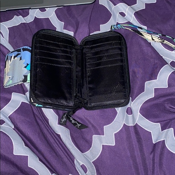 Wallet with wrist band - Picture 4 of 4